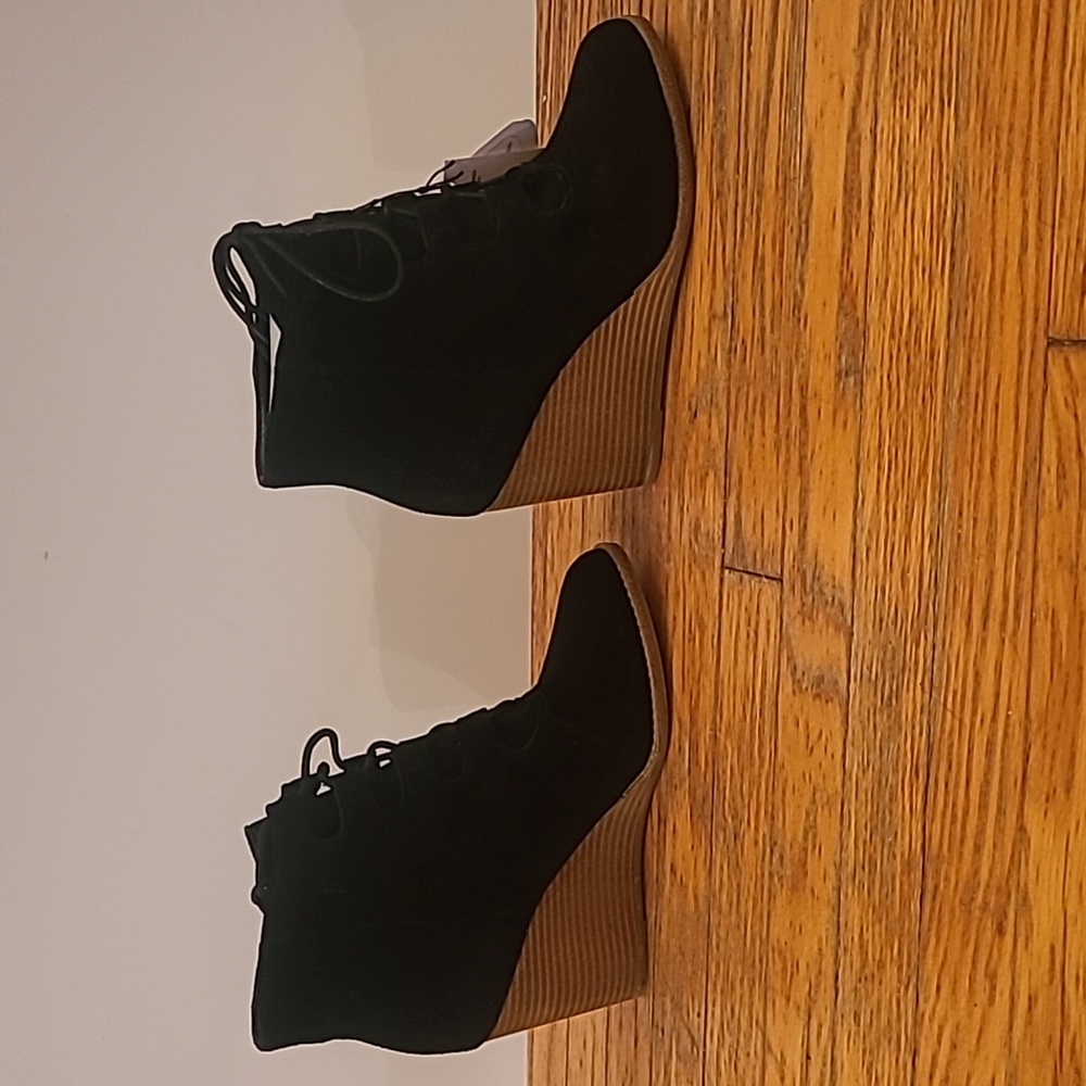 NWT Black suede ladies booties size 8